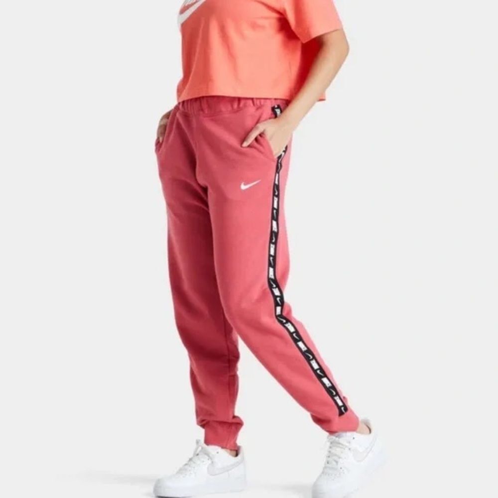 Nike Women’s Sportswear Jogger Pants with Stripe